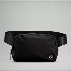Lululemon Everywhere Belt Bag
